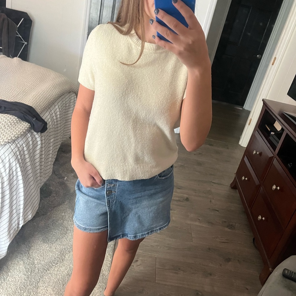 Short sleeve sweater